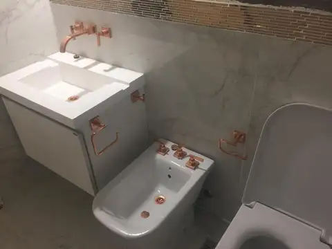 EXCELENTE UBICACIÓN.  BAJAS EXPENSAS. TODO AMOBLADO