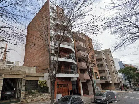 4 ambientes modernos frente luminoso cochera cubierta tipo guardacoche en PB