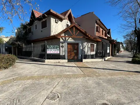 Exc. 4 ambientes con dos baño, garaje - VENTA