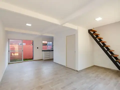 Venta Ph 3 amb con Patio y Cochera en Del Viso