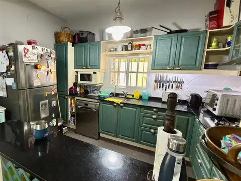 Casa 6 ambientes con 4 baños