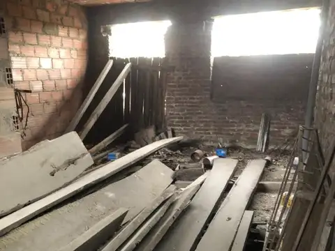 Taller en PB y vivienda a terminar en PA