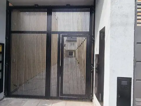 Casa en Alquiler con 1 cochera