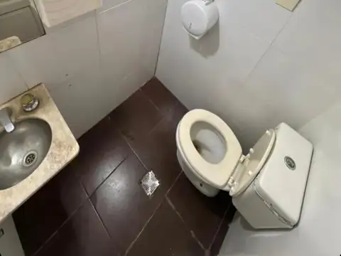 Oficina Monoambiente con 4 baños