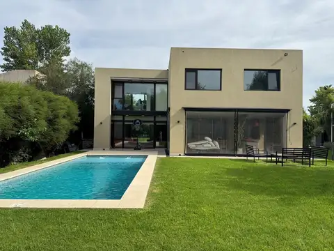 Casa en Venta en Barrio Cube, USD 265.000