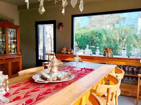 Casa 6 ambientes con 5 baños