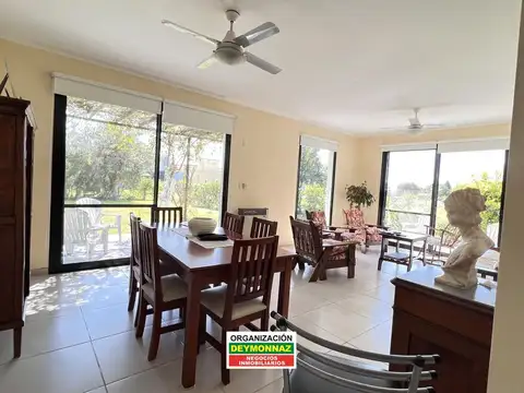 Casa 4 ambientes con 2 baños