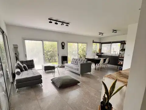 Casa 3 ambientes con 2 baños