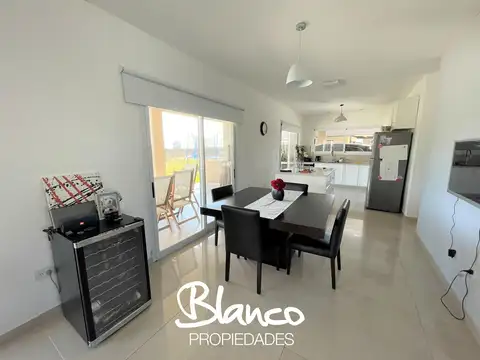 Casa 5 ambientes con 4 baños