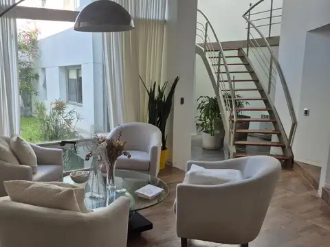 INCREIBLE CASA A LA VENTA -CONVINA CONFORD Y DISEÑO