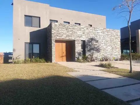 Avenida de los Lagos 1600