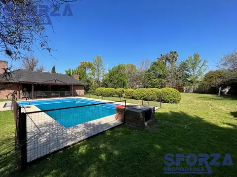 Casa en Venta con 3 cocheras