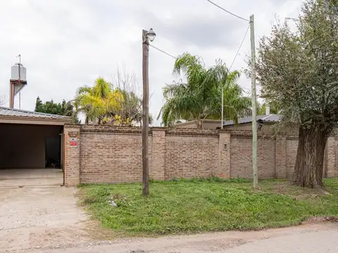 Casa en Venta con 2 cocheras