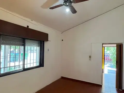 CASA EN VENTA - ITALIA Y CARLOS PELLEGRINI ( alvear)