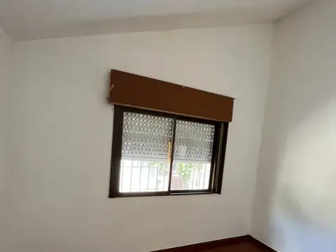 CASA EN VENTA - ITALIA Y CARLOS PELLEGRINI ( alvear)