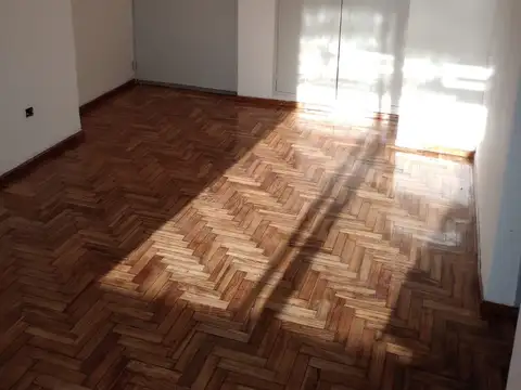 Gascon 500, Piso 4