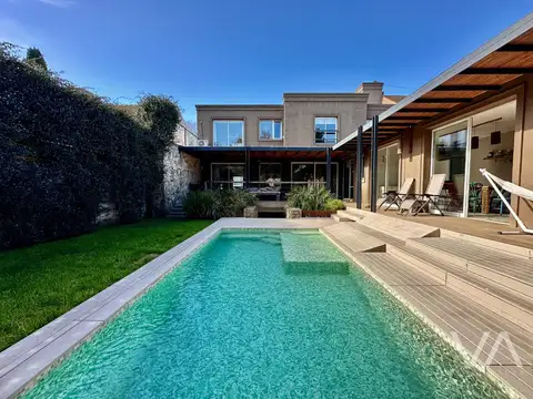 Moderna casa con 3 dormitorios. Jardin y quincho. Los Troncos.