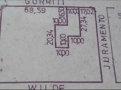 CASA SOBRE LOTE DE 475 MTS.  PROXIMA AV. ROLON