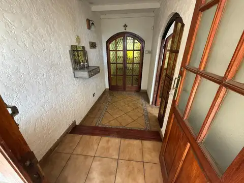 Importante casa estilo colonial sobre Av. Mitre
