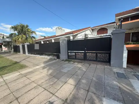 Importante casa estilo colonial sobre Av. Mitre