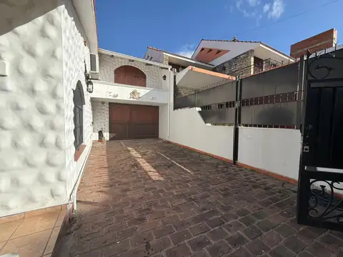 Casa 4 ambientes con 4 baños