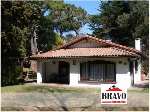 CHALET / CASA 4 AMB. ZONA RESIDENCIAL CERCANO A PLAYA | VILLA GESELL | Cod.0821