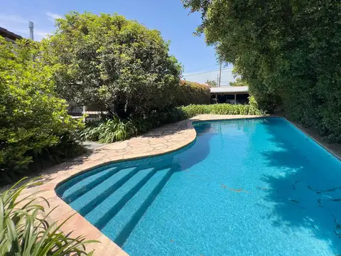 VENTA CASA 4 DORM MARTINEZ/PILETA ZONA HIPODROMO