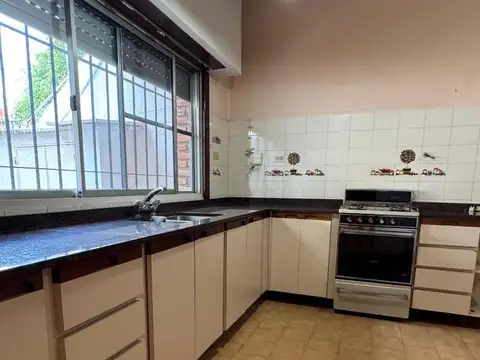 Casa 3 ambientes con 2 baños