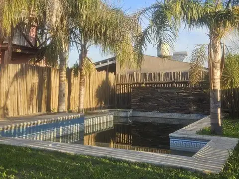 Casa 4 ambientes con 2 baños