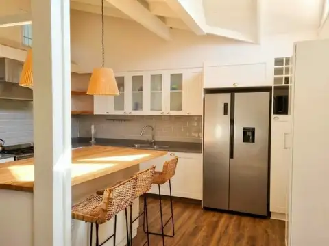 Casa en Venta con 2 cocheras
