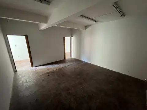 Alquiler. Oficina. 3 Ambientes. Perón y Montevideo.