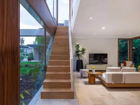 Casa en venta de 4 dormitorios c/ cochera en Barrio Privado Terralagos