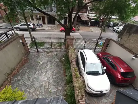 Casa en Alquiler con 2 cocheras