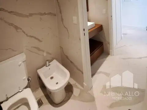 Martín Fierro, THAYS LELOIR - COCHERA