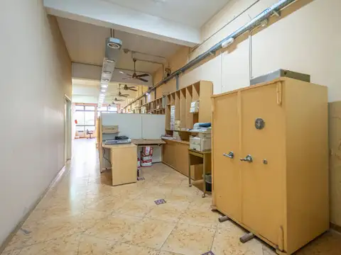 VENTA DE EDIFICIO DE 3 PLANTAS, SÓTANO, ENTREPISO Y TERRAZA EN LOTE PROPIO EN BALVANERA