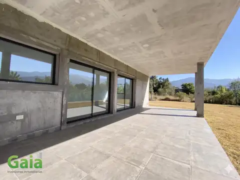 CASA EN VENTA EN LAS LOMITAS - CAMPO QUIJANO