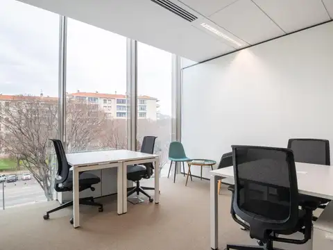 Alquiler de oficinas bellamente diseñadas para 3 personas en Asuncion, Perseverancia