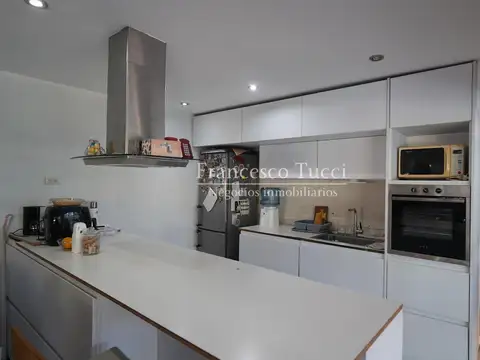 Casa en Venta con 4 cocheras