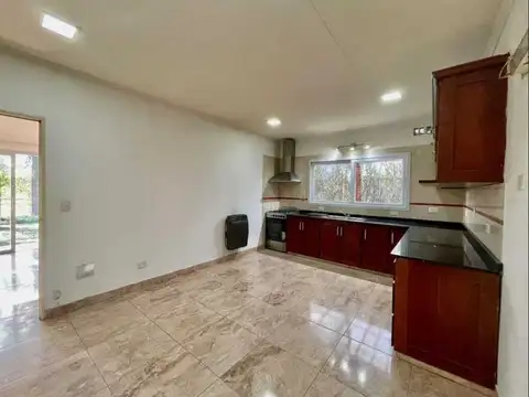Casa en Venta con 3 cocheras