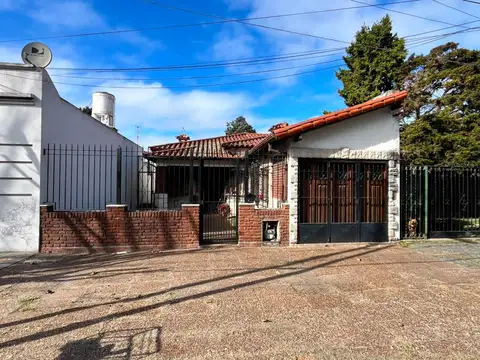 Unico Casa 3 Amb. a Reciclar Lote 632 m² Cochera