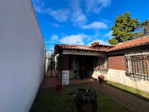 Unico Casa 3 Amb. a Reciclar Lote 632 m² Cochera