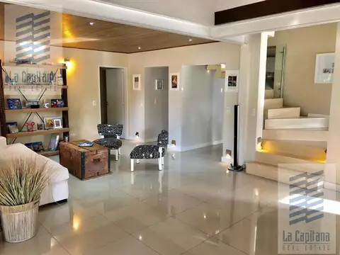 Casa 6 ambientes con 4 baños