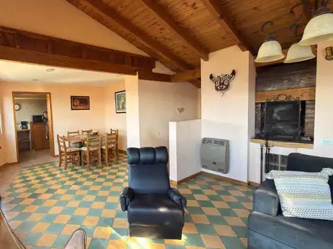 Casa 6 ambientes con 3 baños