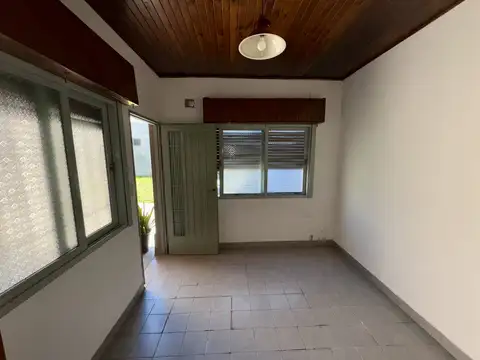 Casa 4 ambientes con 1 baño