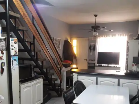MUY BUEN DUPLEX DE 3 AMBIENTES CON PATIO EN EL CENTRO DE SAN