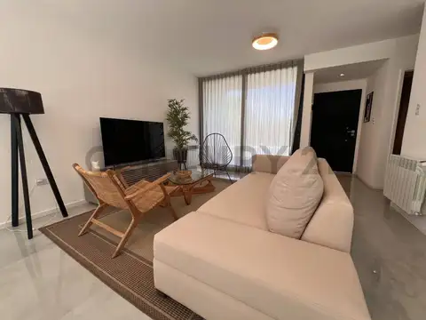 ESQUIU 400, Piso 0