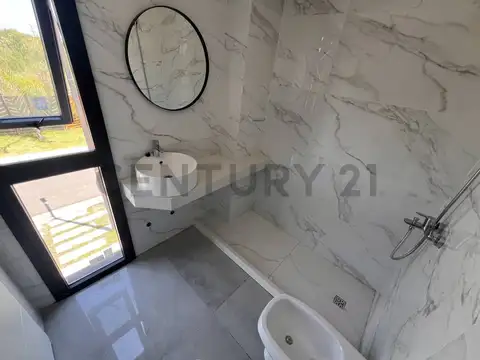 CASA TRÍPLEX A ESTRENAR EN TIGRE – CAMINO DE LOS REMEROS | SUNNY