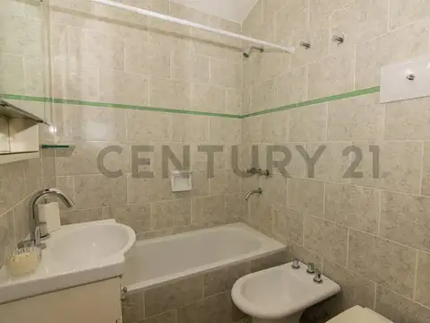 Casa en Alquiler con 1 cochera