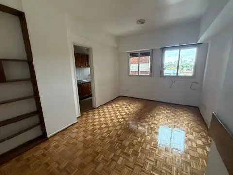 Muy buen 2 ambientes lleno de luz