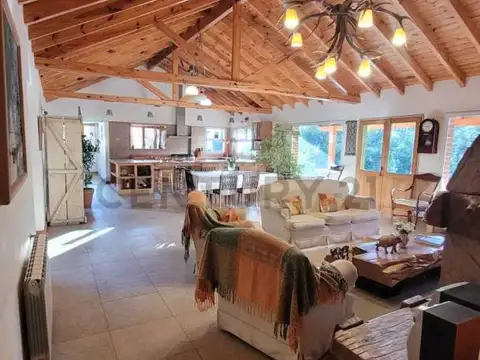 VENTA Exclusiva Casa en San Martín de los Andes | 3 Hectáreas, Piscina Climatizada y Vistas Abiertas